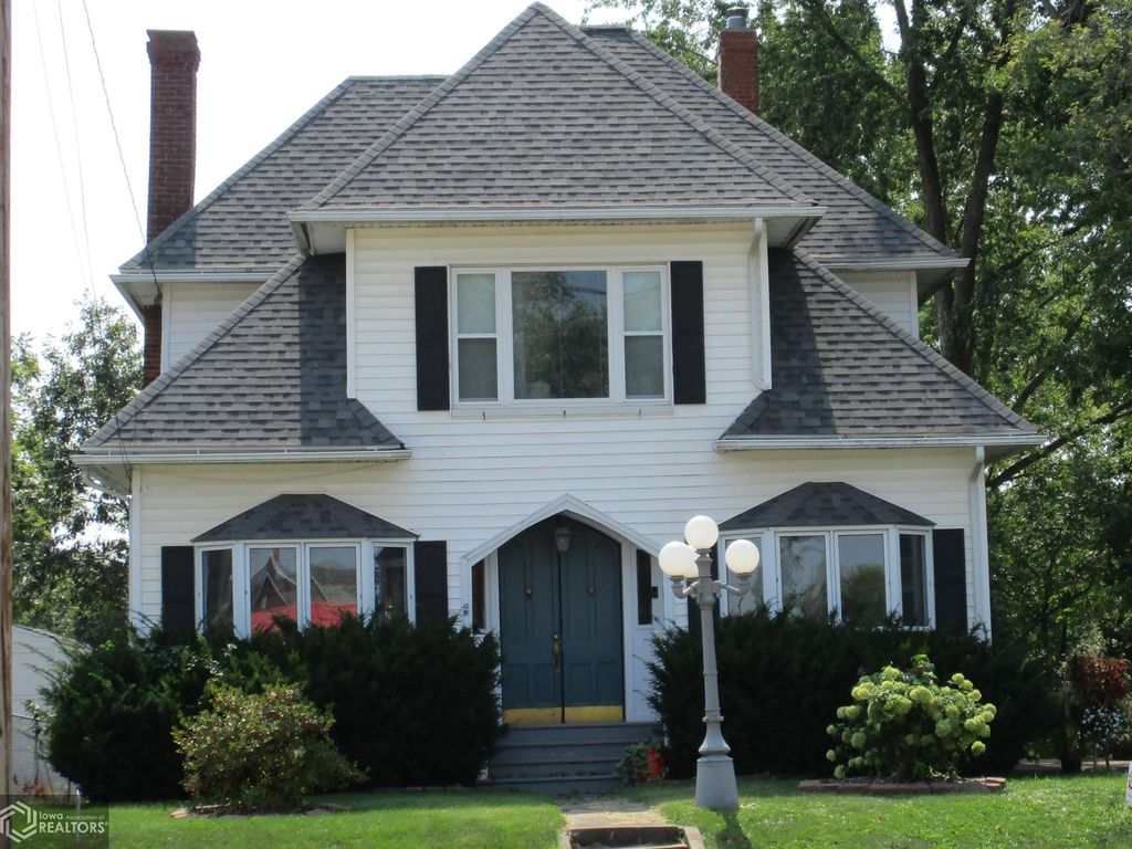 406 W Maple St, Centerville, IA 52544