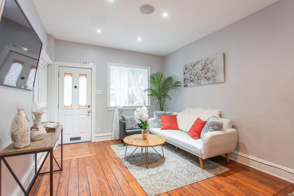 823 S Hutchinson St, Philadelphia, PA 19147