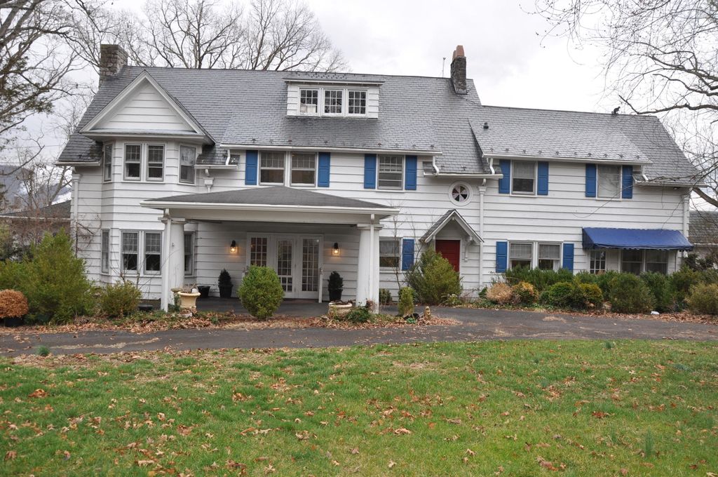 815 White Oak Dr, Covington, VA 24426