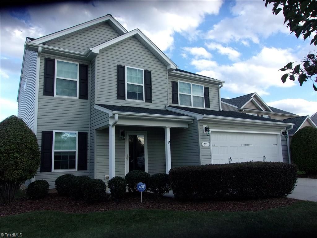 211 New York Dr, Thomasville, NC 27360