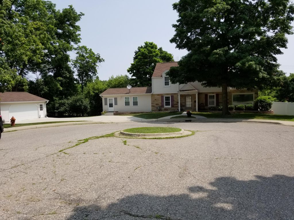 110 Indiana Ct, Hillsdale, MI 49242
