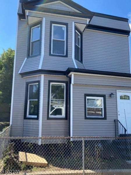 663 S 15th St, Newark, NJ 07103