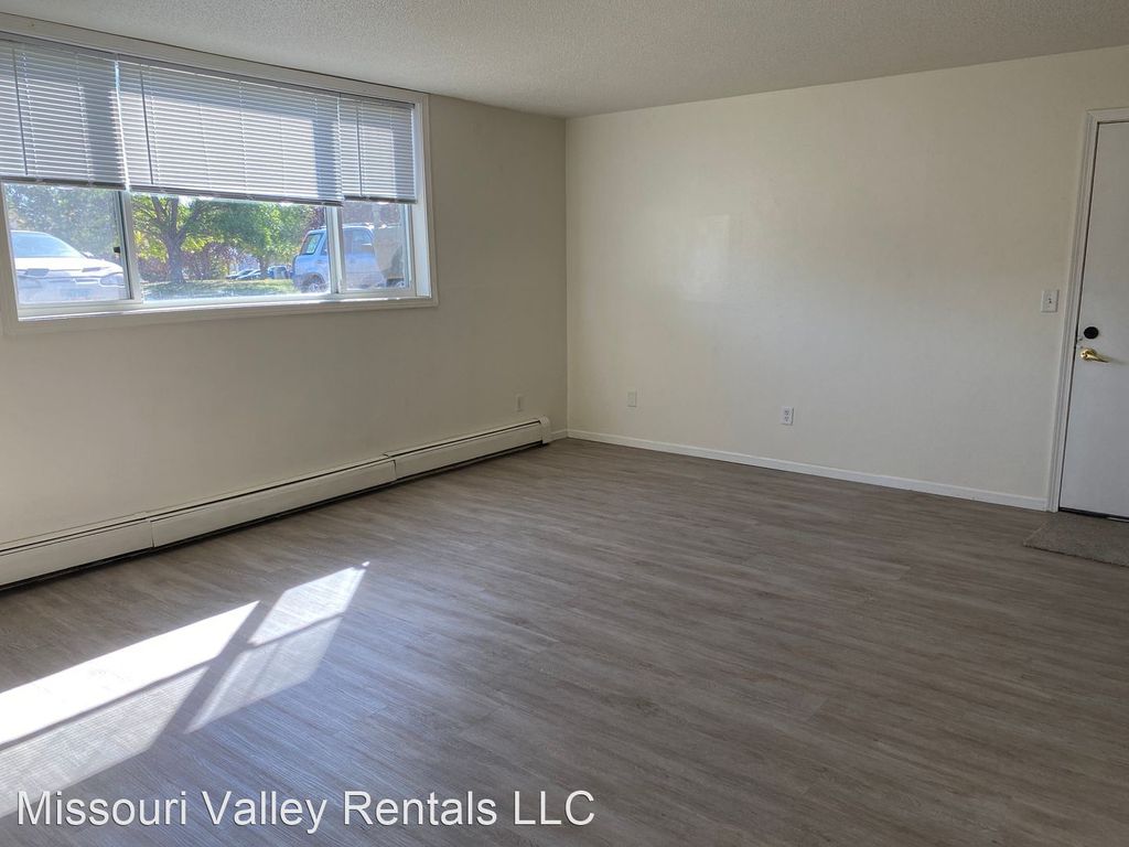 3211 E Rosser Ave, Bismarck, ND 58501