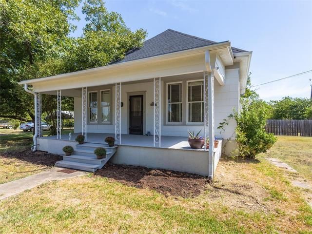 502 East St, Hutto, TX 78634