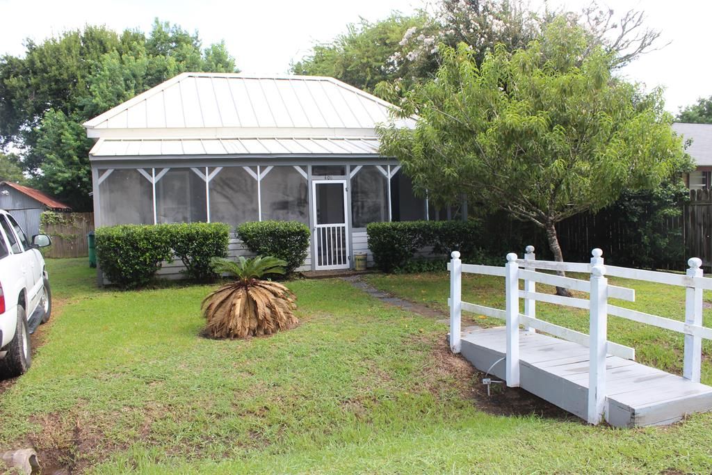 406 Morton Ave, Palacios, TX 77465