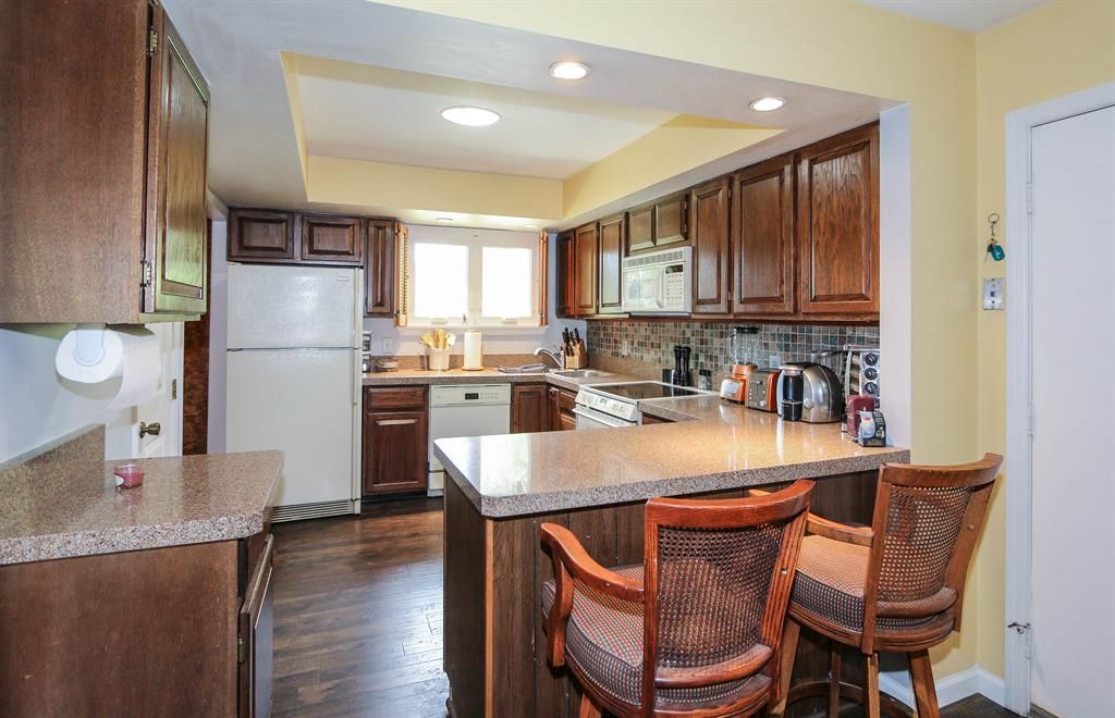 6850 Olde Greenbrier Ln, Dayton, OH 3 Bed, 2 Bath Condo 20 Photos