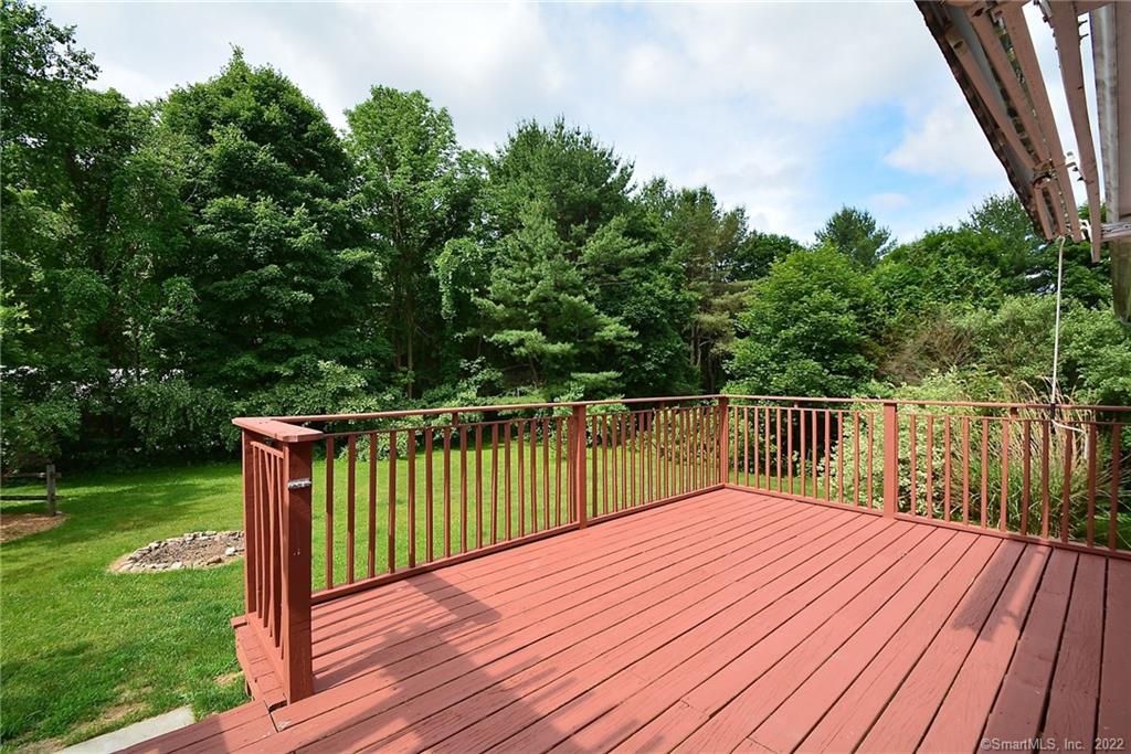 13 Stanley Dr, Seymour, CT 06483