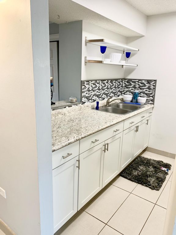 222 14th Ave N #108, Jacksonville Beach, FL 32250