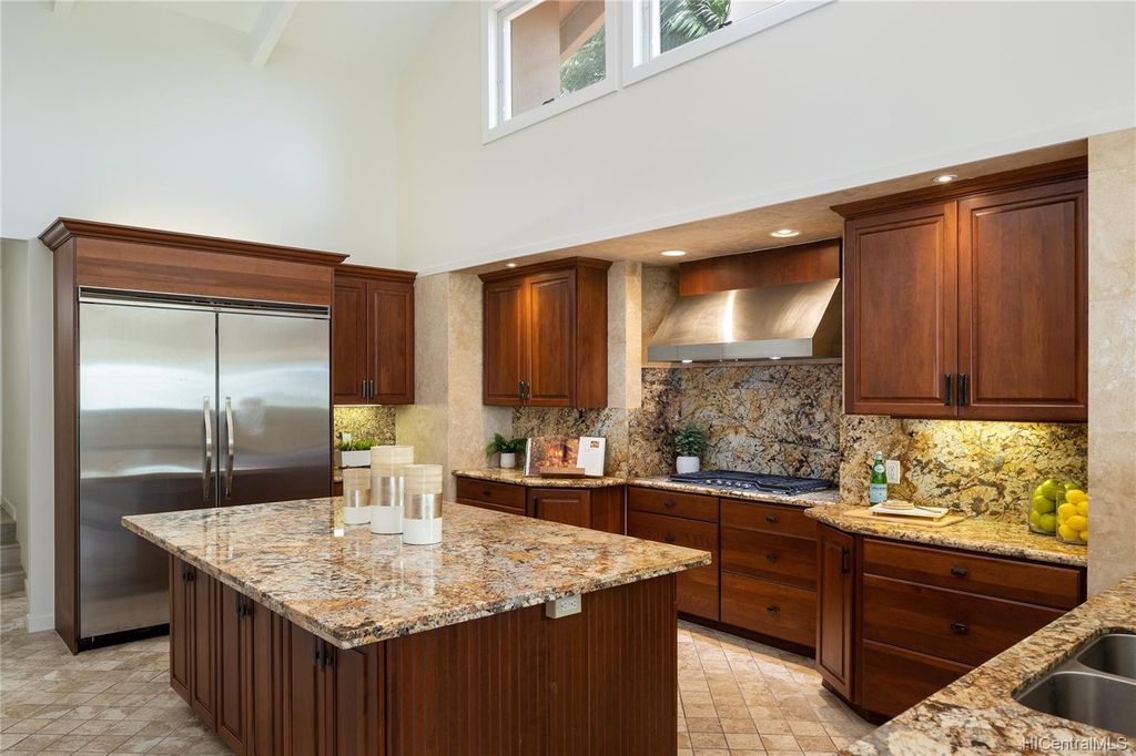 2098 Aliali Pl, Honolulu, HI 96821