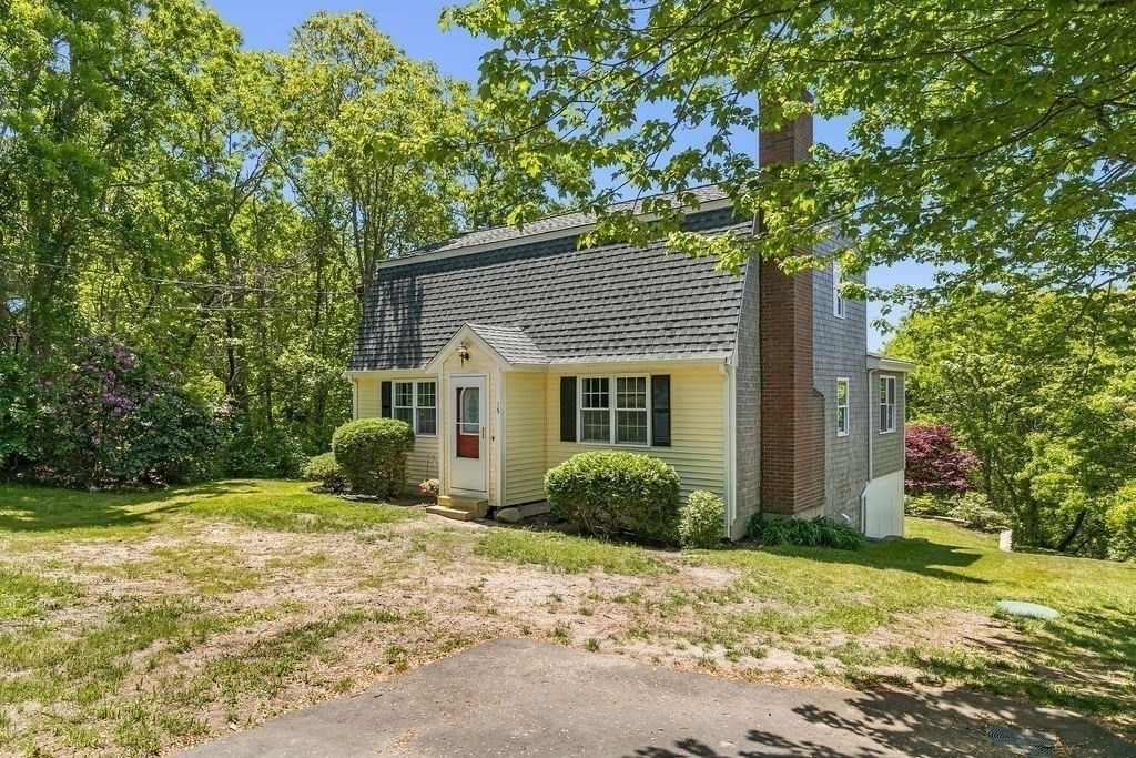 15 Shore Dr, Plymouth, MA 02360