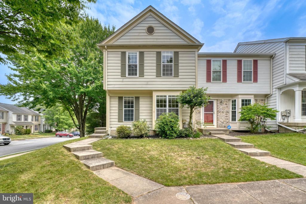 2 Windbluff Ct, Owings Mills, MD 21117