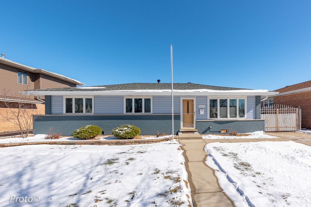 10319 Barnard Dr, Chicago Ridge, IL 60415