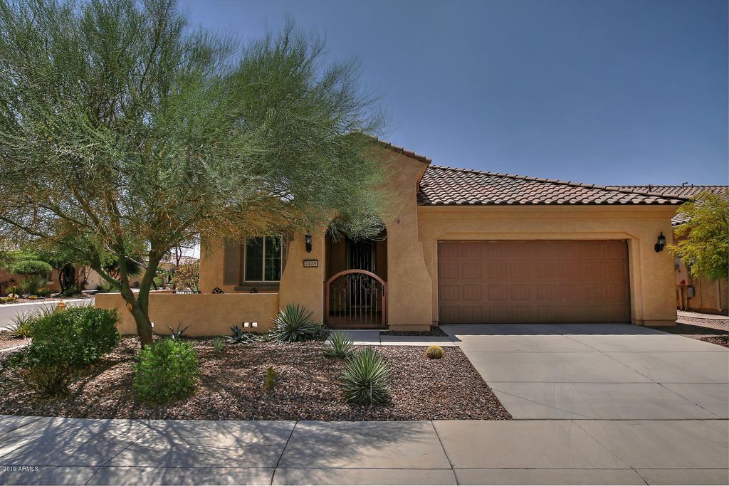 7425 W Noble Prairie Way, Florence, AZ - 2 Bed, 2 Bath Single-Family