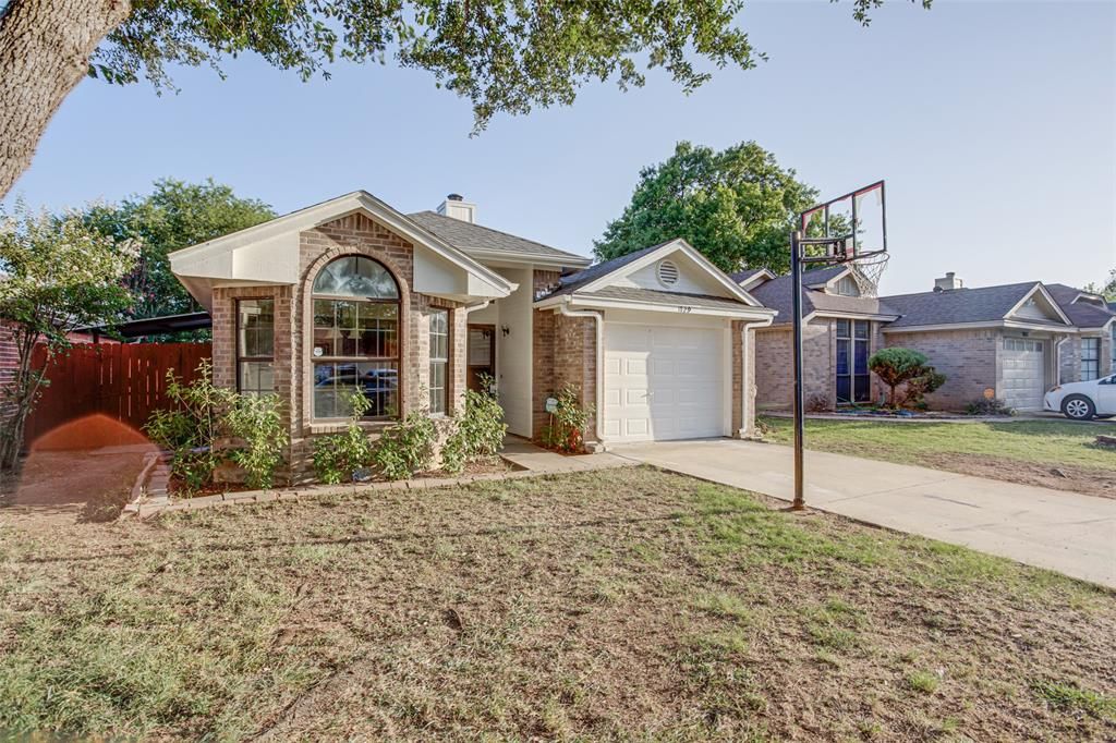 1729 Woodhall Way, Fort Worth, TX 76134
