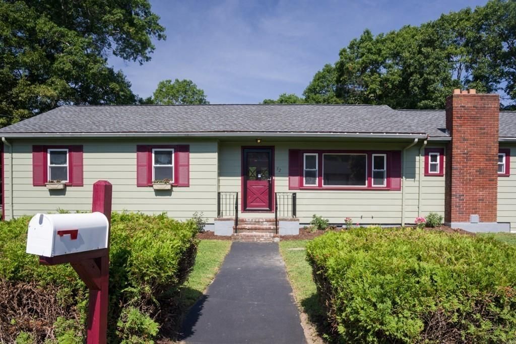 52 Connell Dr, Stoughton, MA 02072