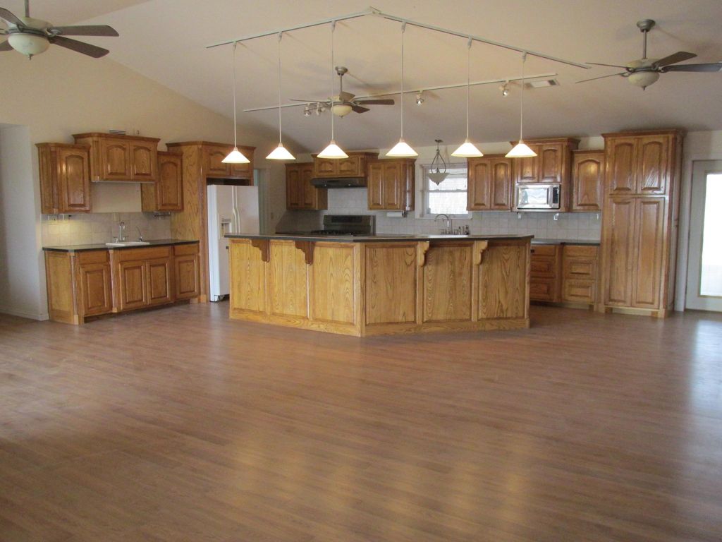 2910 W County Road 116, Midland, TX 79706