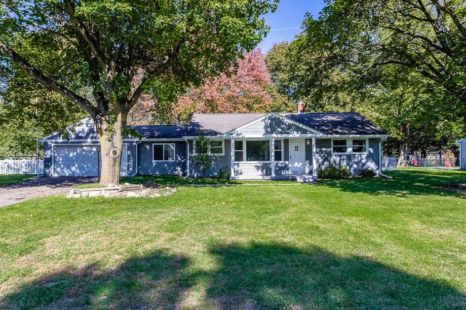 2758 Parkside Blvd, Jackson, MI 49203