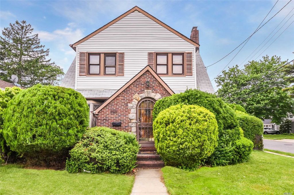 122 Fletcher Ave, Valley Stream, NY 3 Bed, 1 Bath SingleFamily Home