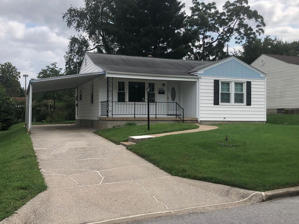 920 Vine St, Saint Charles, MO 63301