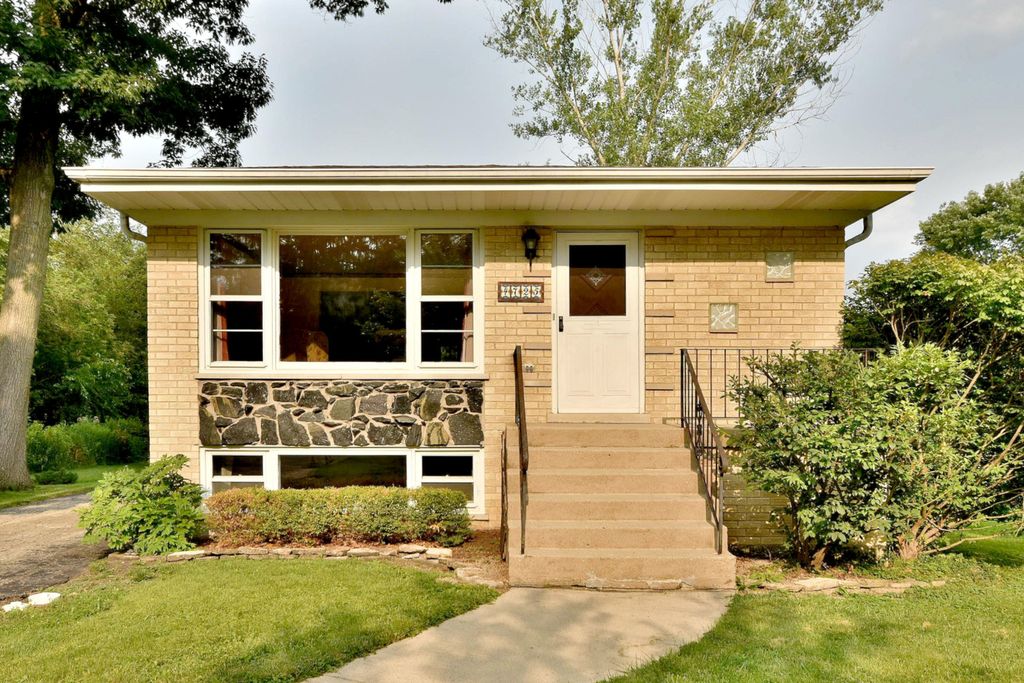 4725 River Dr, Lisle, IL 60532
