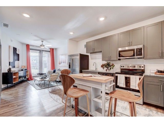 320 W Pleasant Run Rd, Cedar Hill, TX 75104