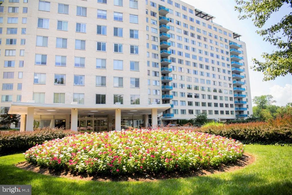 10500 Rockville Pike #1013, Rockville, MD 20852