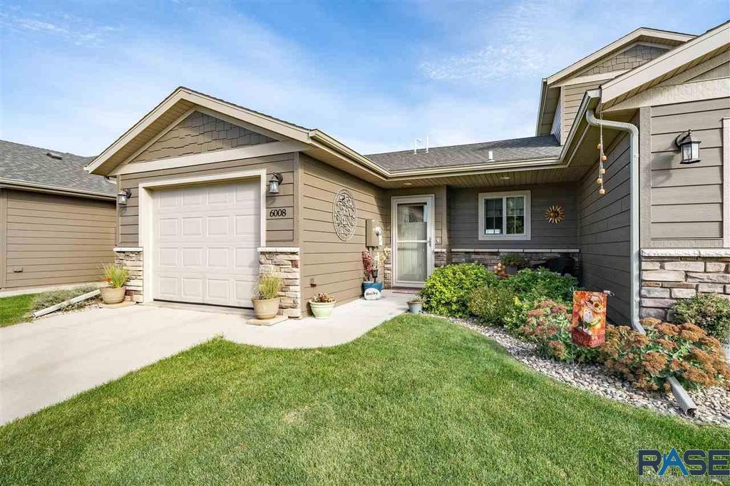 6008 S Plainside Pl, Sioux Falls, SD 57108