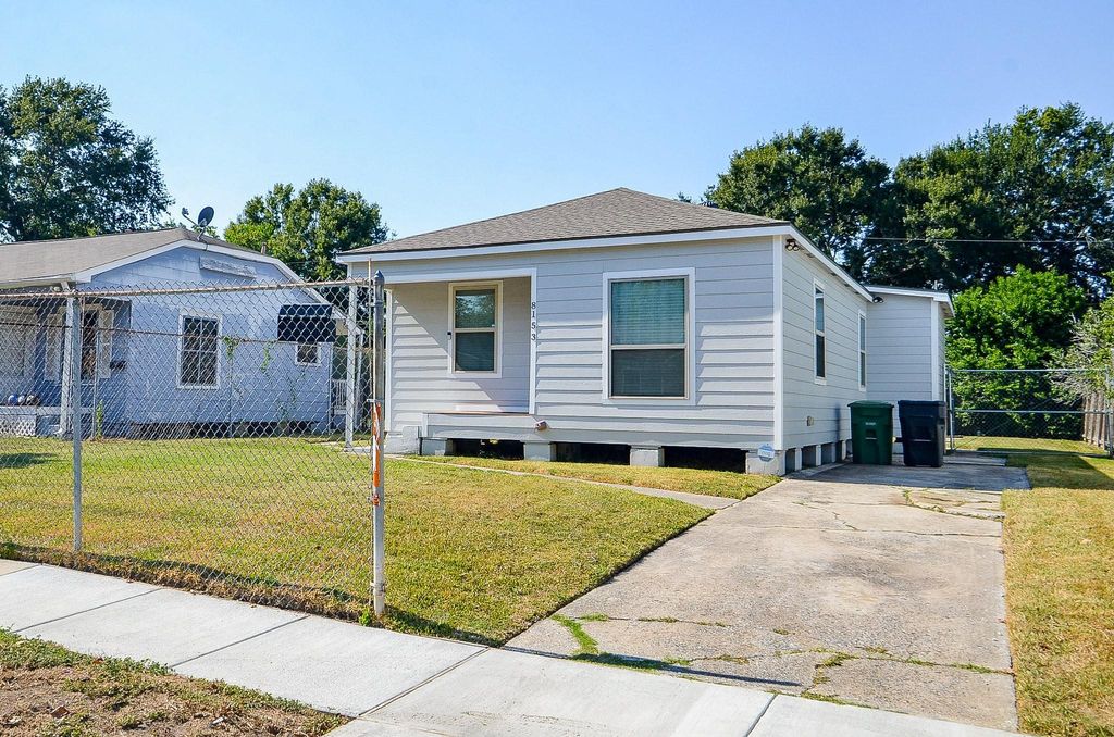 8153 Lenore St, Houston, TX 77017