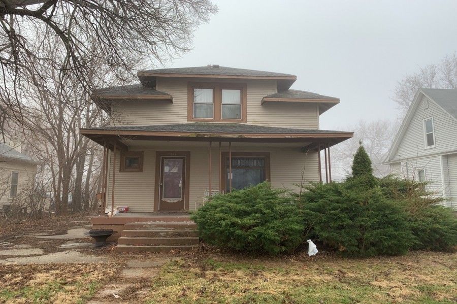 206 E 7th St, Hastings, NE 68901