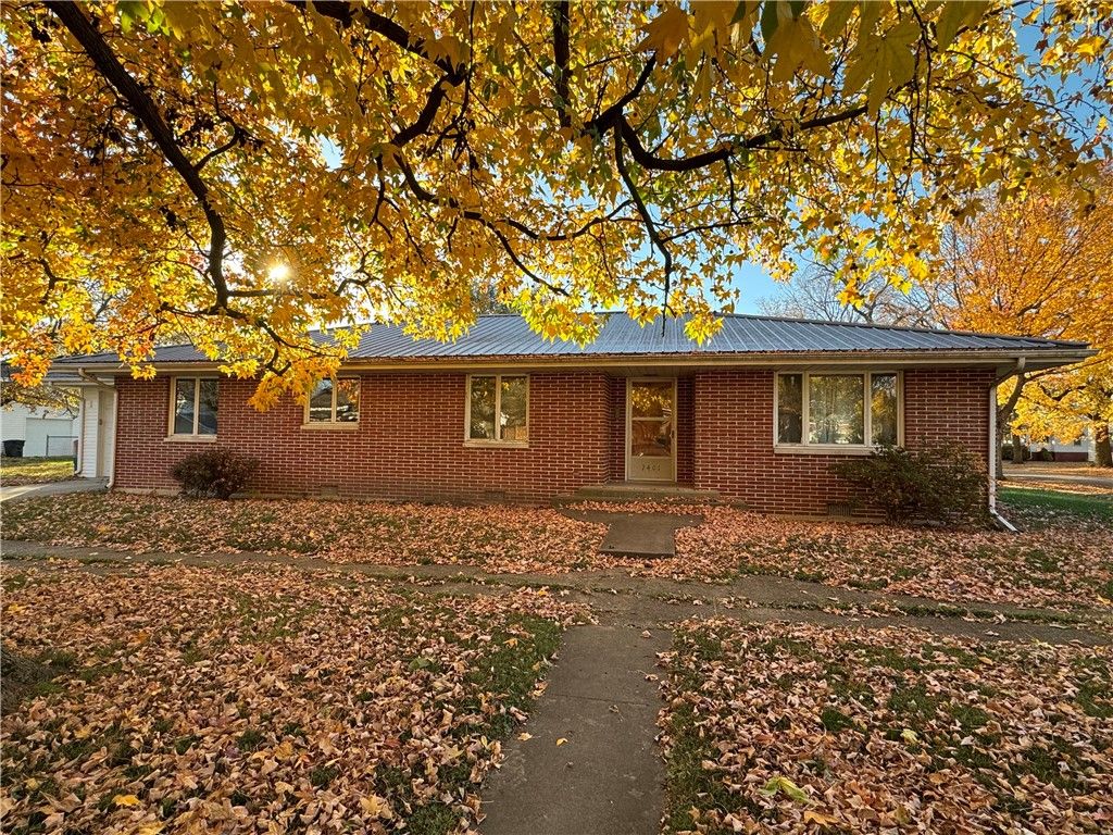 2401 Prairie Ave, Mattoon, IL 61938 Trulia