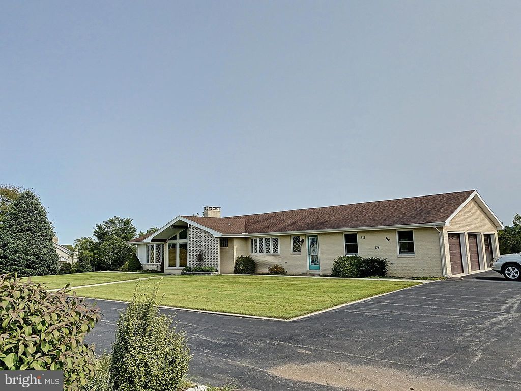 4 Home Rd, Abbottstown, PA 17301