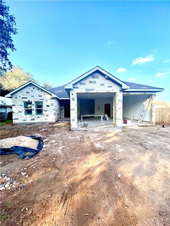 1423 NE 8th St, Smithville, TX 78957