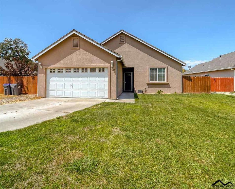 425 Springtime Ln, Red Bluff, CA 96080