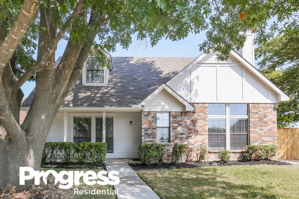1105 Greenbriar Ln, Lancaster, TX 75146