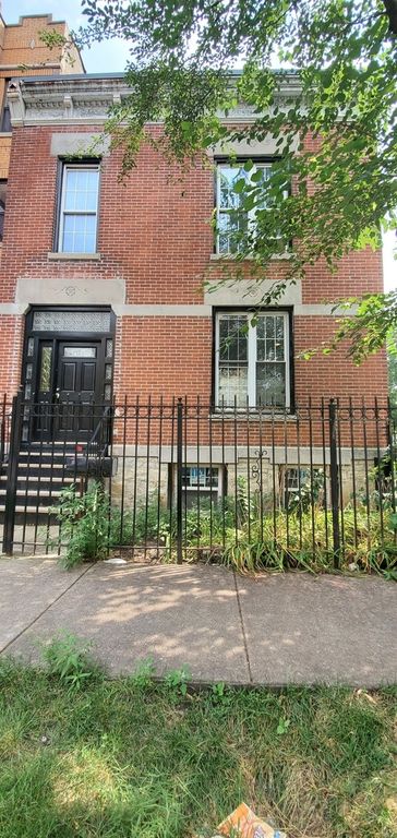 2739 W Evergreen Ave, Chicago, IL 60622