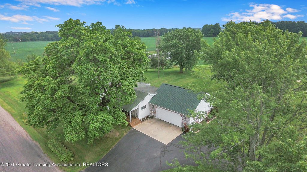 850 Waldo Rd, Williamston, MI 48895