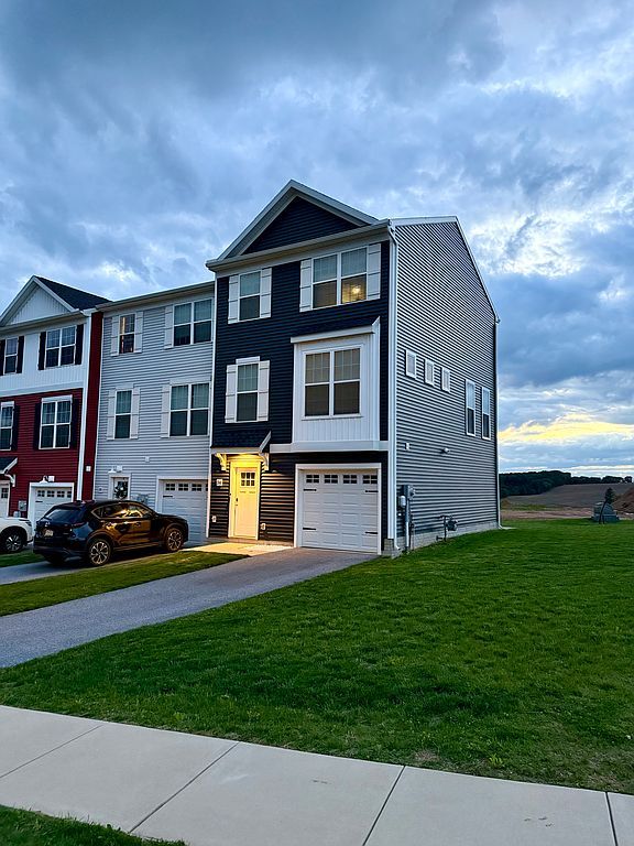 34 Hudson Blvd, Red Lion, PA 17356