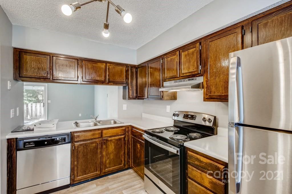 541 Lex Dr, Charlotte, NC 28262