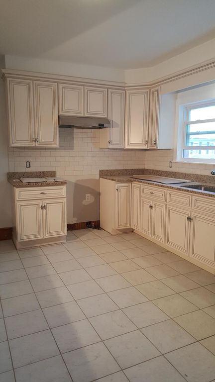 32 Hale St #1, Newton, MA 02464