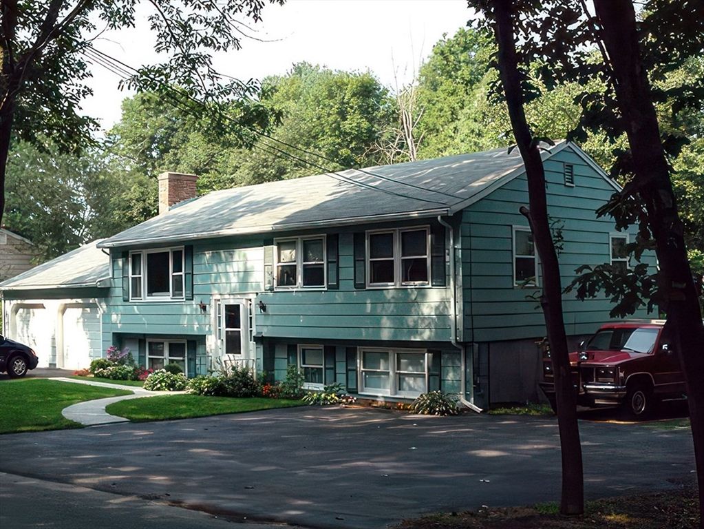300 Chace St, Clinton, MA 01510