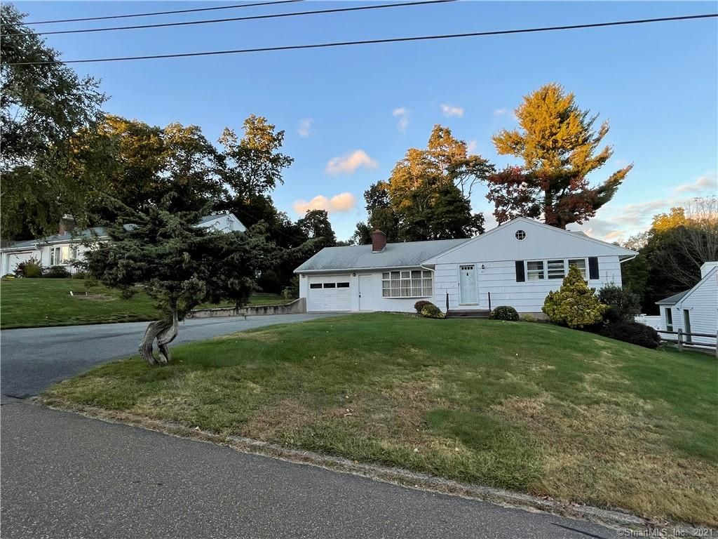 85 Fiesta Hts, Meriden, CT 06451