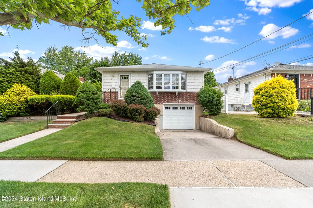 43 W Cedarview Ave, Staten Island, NY 10306 SingleFamily Home for Sale