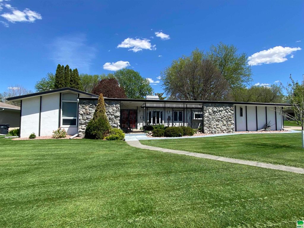 1034 2nd Ave SW, Le Mars, IA 51031 Trulia