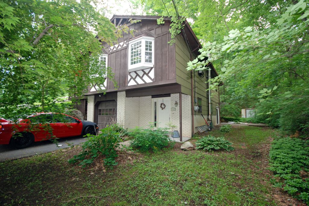 222 Lake Drive, Byram Twp, NJ 3 Bed, 1.5 Bath SingleFamily Home 45