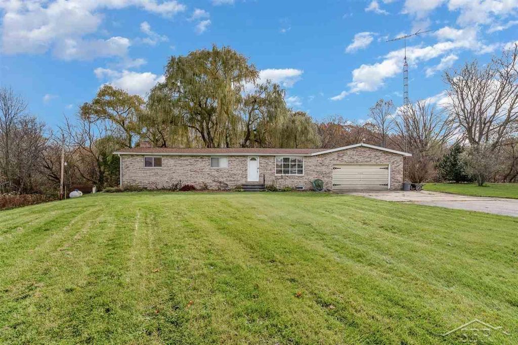 13885 Litchfield Rd, Montrose, MI 48457