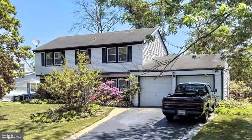 18 Harrington Cir, Willingboro, NJ 08046