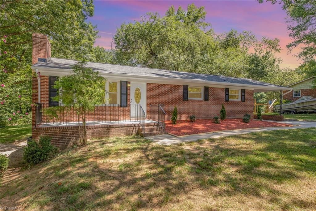 4561 Emily Dr, Kernersville, NC 27284