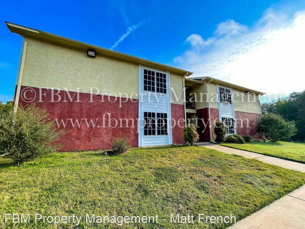 1020 Northwood Blvd #10, Corsicana, TX 75110