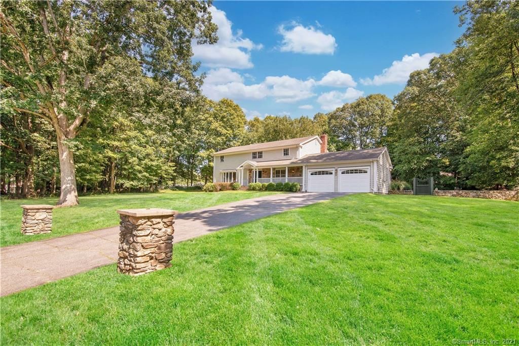16 Sentry Hl, Trumbull, CT 06611