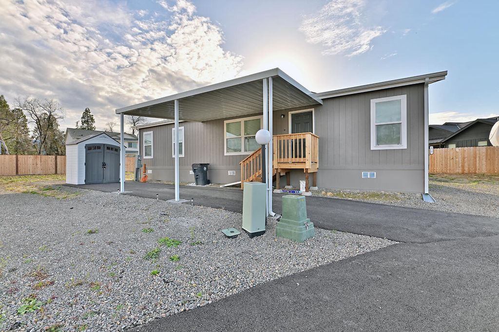 4074 S  Pacific Hwy #25, Medford, OR 97501